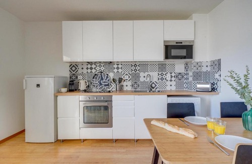 Cenon Apartment | Apt de 30 m2 - 5 min de Bordeaux - terrasse - parking