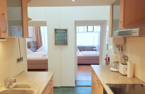 Wilmersdorf Apartment | Apt "Gasteiner" with EXTRAS - 2 bedroom box spring beds & office desk - 24h check-in