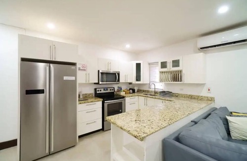 Runaway Bay Apartment | Apt - Gated Community-Sleeps 4-Balcony-Parking
