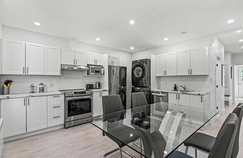 Cote-Des-Neiges—Notre-Dame-De-Grace Apartment | ApT Modern, near metro, 31 days+ fully equiped