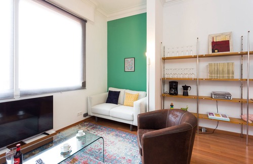 Sant Antoni Apartment | Apt. Quiet & Bright in heart of Barcelona. Fully equipped.