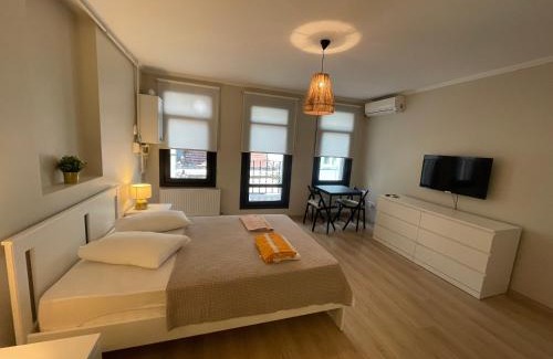 Taksim Apartment | Apt w/Balcony in center,5 mn walk to Istiklal