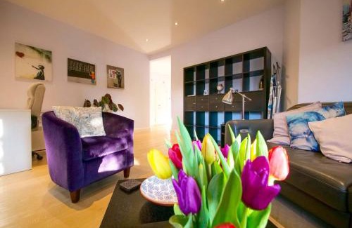 Finchley Church End Apartment | Apt w Garden Oasis in Finchley