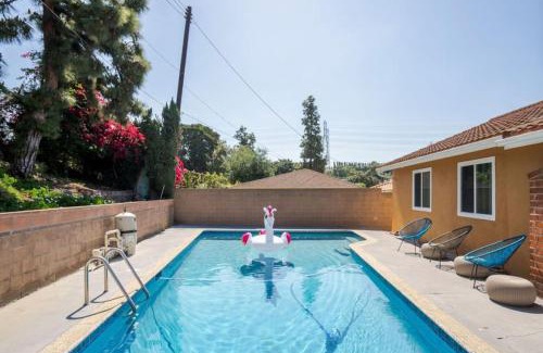 Montebello House | Aqua Oasis - Games - Close to DT - Sleeps 10