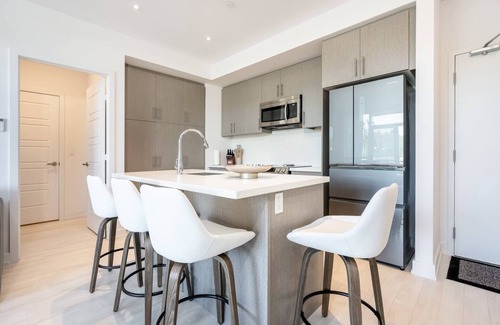 Innisfil Apartment | Aquarius bldg @ Friday Harbour 1st fl 2 bdr/2 bath