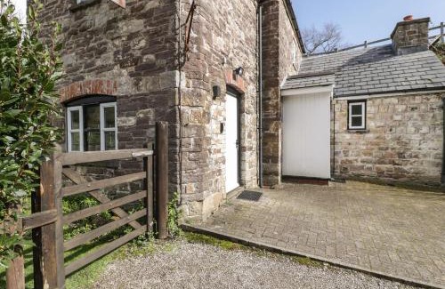 Llanvair Kilgeddin House | Aqueduct Cottage