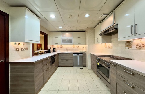 Dubai Marina Bed & Breakfast | AR Holiday Home JBR 2, 5 minutes to the beach!
