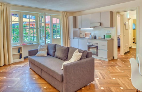 Levanto Apartment | Aragosta, apartment for 4, with garden, 200m from beach, in Levanto centre