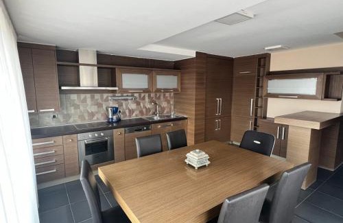 Komoran Apartment | Arberi Penthouse