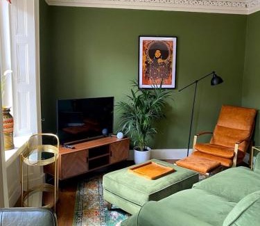 Arbroath Apartment | Arbroath luxury apartment in MCM style