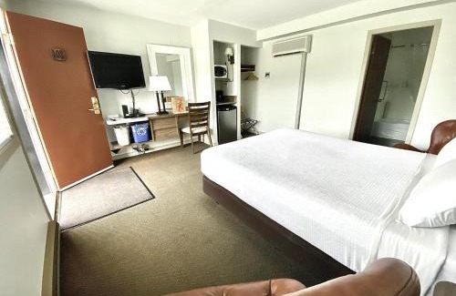 Regional District of Nanaimo Hotel | Arbutus Grove Motel