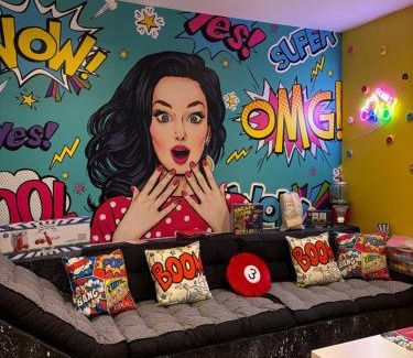 Magenta Apartment | *ARCADE.ROOM*