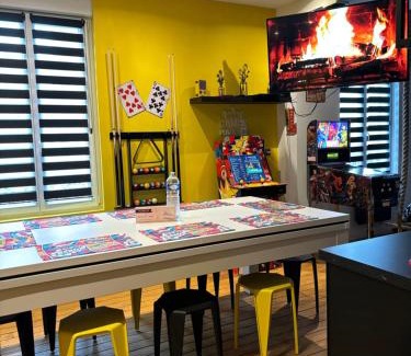 Magenta Apartment | *ARCADE.ROOM*