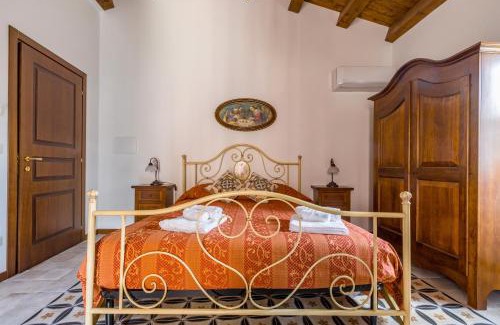 Sant'Angelo di Brolo House | Arcaloro Resort Rooms Luna