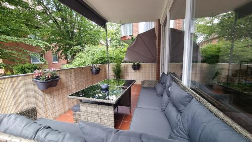 Geesthacht Apartment | ARCHIPEL - Balkon - nahe Hamburg - Lounge - Smart TV - Parking