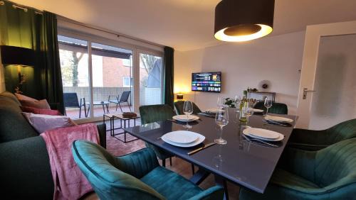 Geesthacht Apartment | ARCHIPEL - Balkon - nahe Hamburg - Lounge - Smart TV - Parking