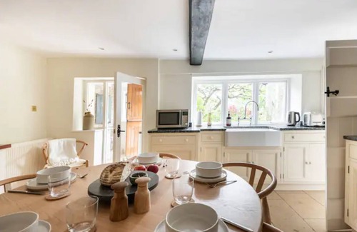 Quenington Cottage | Architect Designed Cosy Cotswold Stone Cottage