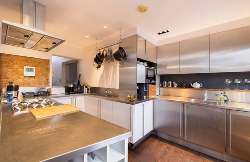 Prince's Apartment | Architect designed 1 bedroom duplex with skyline view roof terrace