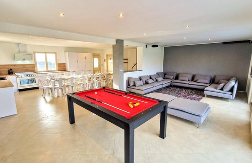 Magnien House | Architect house/Heated swimming pool all year/Billiards/Table football