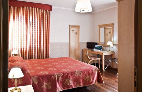 Tuscolano Hotel | Arco di Travertino