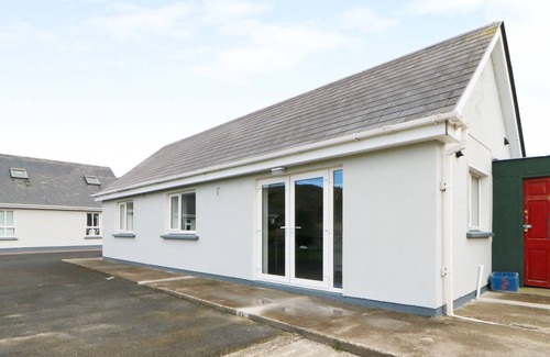 Coolcummisk Cottage | ARD NA GLEN, family friendly, with a garden in Beaufort, County Kerry