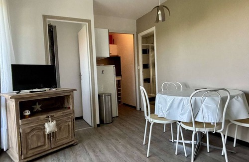 Argeles Plage Apartment | Argelès: 1BR near beach, parking, TV, dishwasher