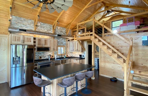 Williamstown Cabin | Ark Encounter - Lake Front Cabin, Large Dock, Screened Porch Outdoor Living!