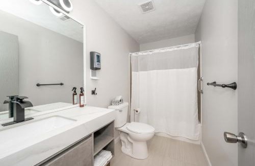 Williamstown House | Arkstone Retreat 1 - Chic Downtown Escape