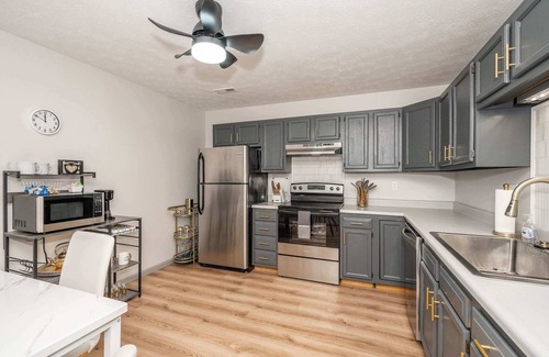 Williamstown Condo | Arkstone Retreat 1 – Chic Downtown Escape!