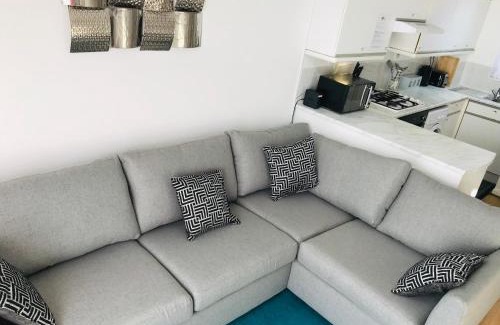 Bicester House | Arma Short Stays 46 Bicester - Sleeps 3 - Free Parking & Garden