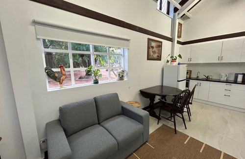Mount Nasura Apartment | Armadale House - The Barn: Charming studio in Mount Nasura