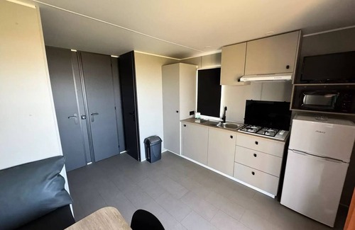 Villeneuve-les-Maguelone House | Arnel Campsite * - Mobile home Loggia Bay - View pond - 2ch - 4 people