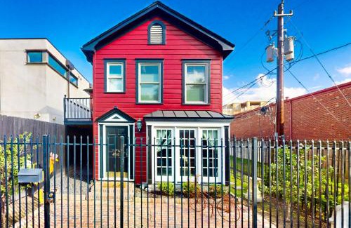 Neartown House | Around The World