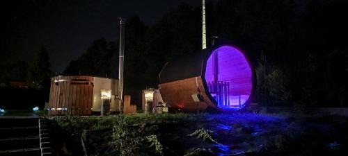 Stryszow Villa | ArPioNa dom nad jeziorem z jacuzzi, sauną i placem zabaw