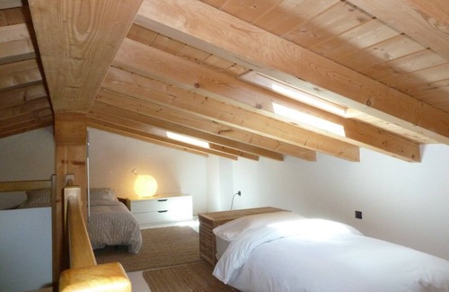 Zegama Cottage | Arrieta Haundi Apartment with Magnificent Valley Views