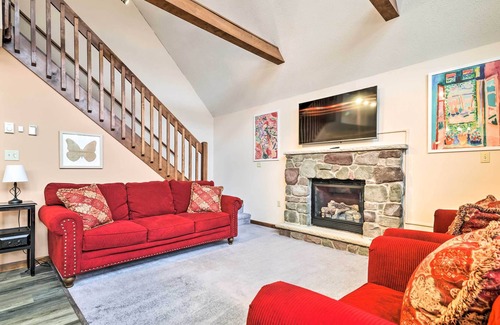 Pocono Lake Cabin | Arrowhead Lake Cabin w/ Hot Tub & Fire Pit!