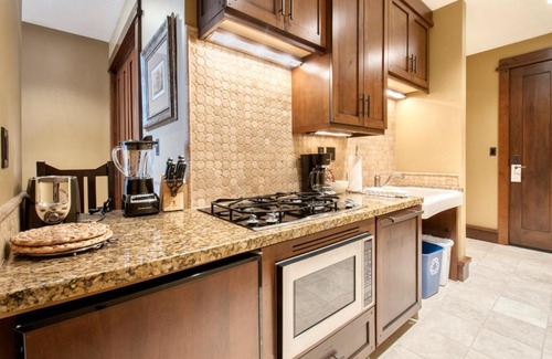 Empire Pass House | Arrowleaf Lodge - 1 Bed Studio #100A