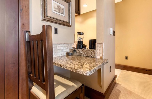 Empire Pass House | Arrowleaf Lodge - 1 Bed Studio #100A