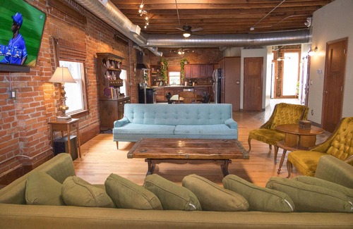 Crossroads Arts District Apartment | Art Alley Attic – Spacious Loft Near Breweries, Distilleries, Bars in Crossroads