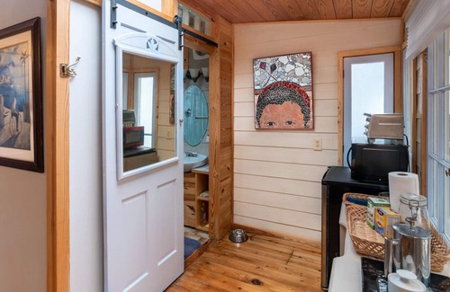 Pittsboro Apartment | Art, Beauty, Nature: A Woodland Retreat