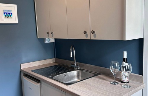Middleton-on-Sea Apartment | Art Deco 1 Bedroom Annex Apartment, 5 minutes walk to beach!
