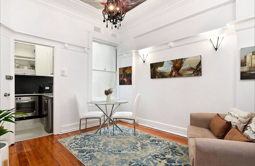 Elizabeth Bay Apartment | ART DECO BAYSIDE APARTMENT CLOSE TO THE CITY