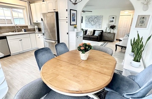 Linda Vista House | Art Gallery Family Home - Southern California Style - Excellent Location