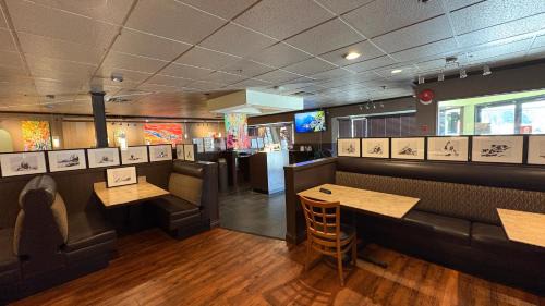 Maple Ridge Hotel | Art Infiniti Hotel