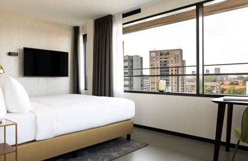 Kralingen-Crooswijk Hotel | Art-Inspired Boutique Hotel Room in Central Rotterdam Near Restaurants & Shops