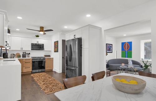 Detroit House | Art meets Hospitality, conveniently located near downtown Detroit! 3BD & 1.5BA