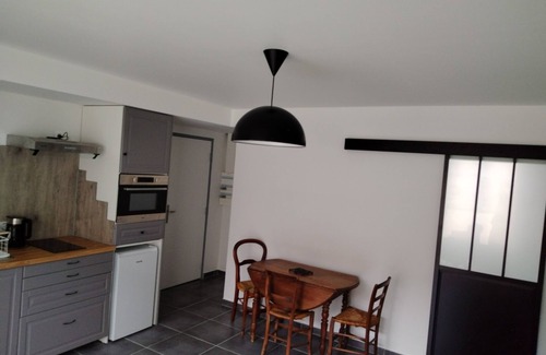 Saints Apartment | ART on the ground floor and terrace