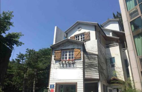 Jwadongsunhwan-ro House | Art Residency