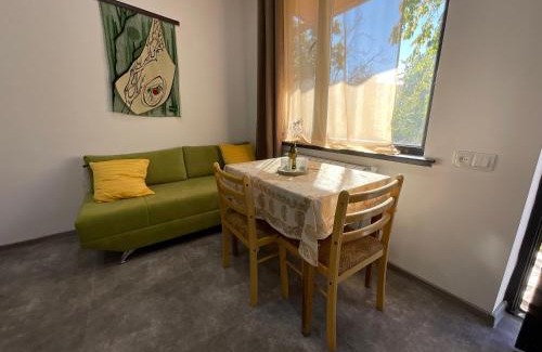 Garni Cabin | Art Rooms Garni B&B