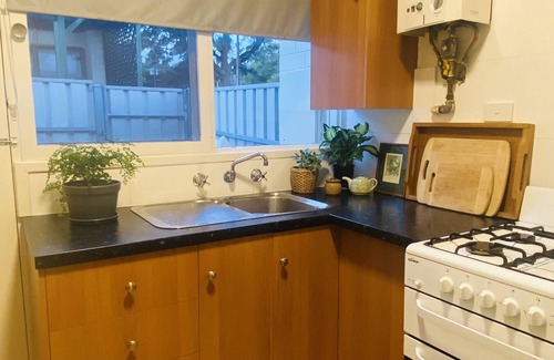 Para Hills Apartment | Art & Vintage 2Room Unit in Para Hills, 20 mins to ADL city, beach and Hills.